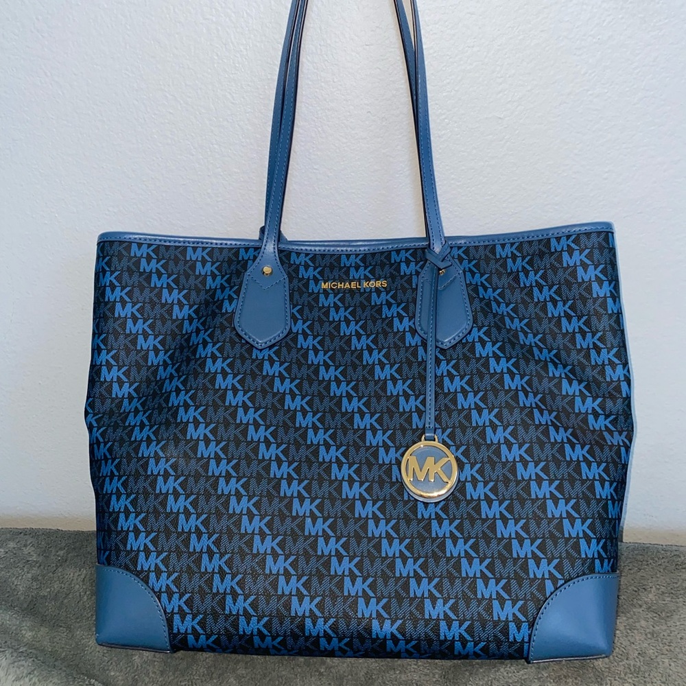 Michael Kors bucket bag